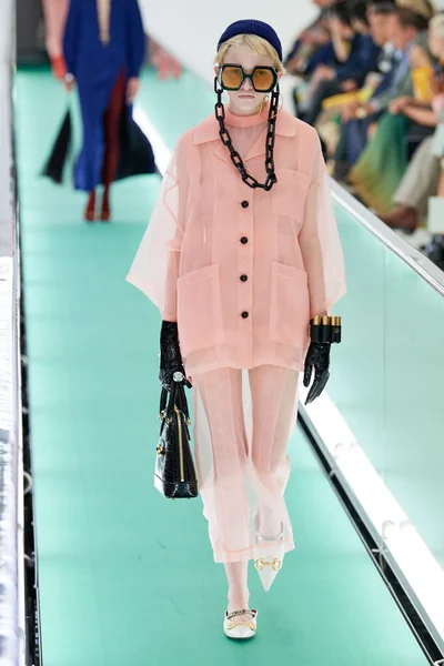 Look 13
